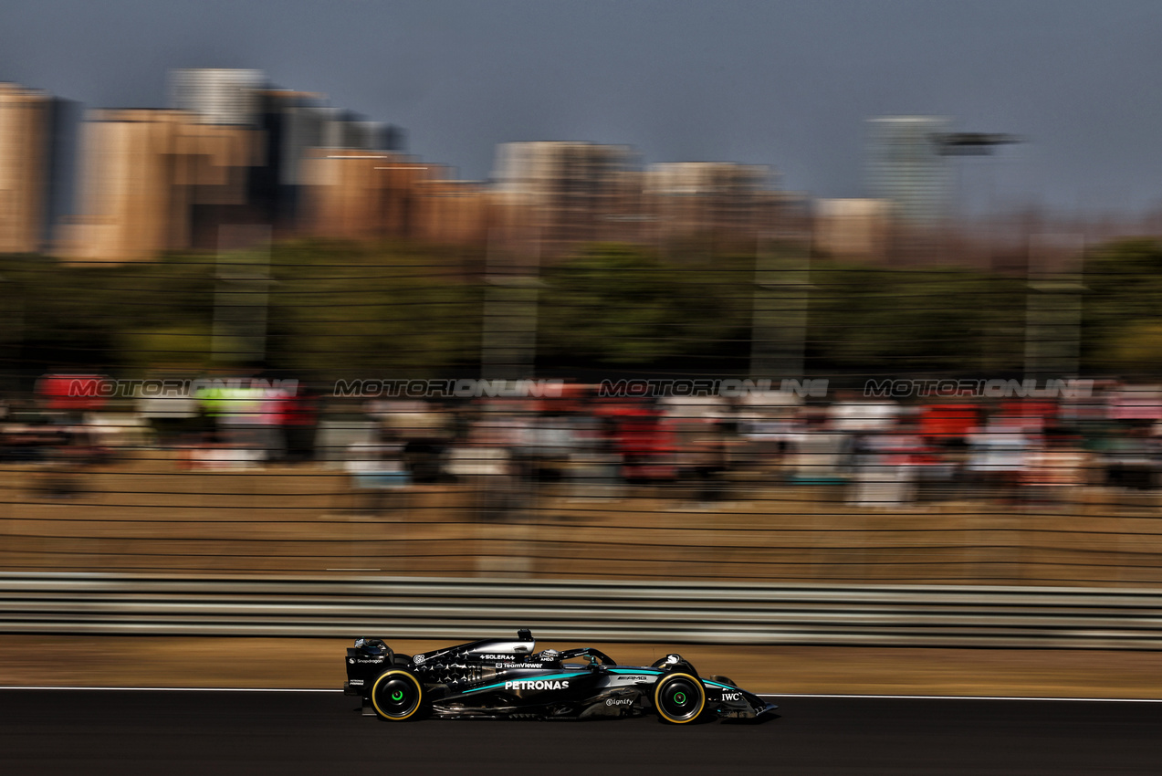 GP CINA, George Russell (GBR) Mercedes AMG F1 W16.

21.03.2025. Formula 1 World Championship, Rd 2, Chinese Grand Prix, Shanghai, China, Sprint Qualifiche Day.

- www.xpbimages.com, EMail: requests@xpbimages.com © Copyright: Charniaux / XPB Images