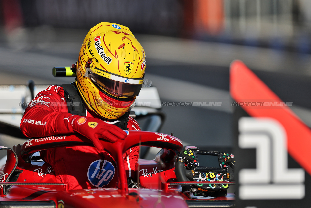 GP CINA, Pole sitter Lewis Hamilton (GBR) Ferrari SF-25 in Sprint Qualifiche parc ferme.

21.03.2025. Formula 1 World Championship, Rd 2, Chinese Grand Prix, Shanghai, China, Sprint Qualifiche Day.

- www.xpbimages.com, EMail: requests@xpbimages.com © Copyright: Charniaux / XPB Images