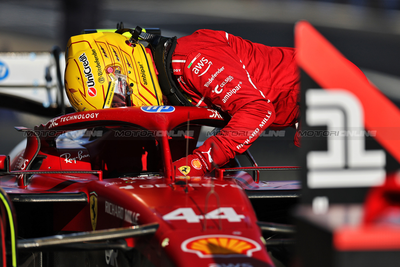GP CINA, Pole sitter Lewis Hamilton (GBR) Ferrari SF-25 in Sprint Qualifiche parc ferme.

21.03.2025. Formula 1 World Championship, Rd 2, Chinese Grand Prix, Shanghai, China, Sprint Qualifiche Day.

- www.xpbimages.com, EMail: requests@xpbimages.com © Copyright: Charniaux / XPB Images