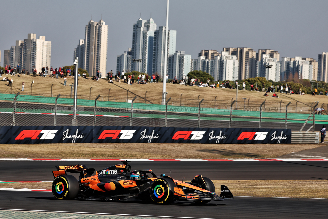 GP CINA, Oscar Piastri (AUS) McLaren MCL39.

21.03.2025. Formula 1 World Championship, Rd 2, Chinese Grand Prix, Shanghai, China, Sprint Qualifiche Day.

- www.xpbimages.com, EMail: requests@xpbimages.com © Copyright: Moy / XPB Images