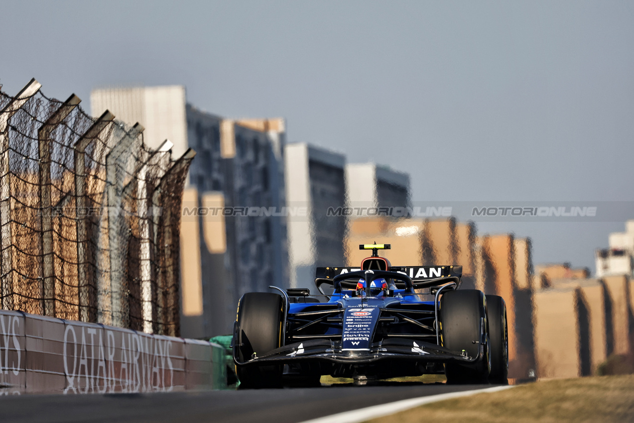 GP CINA, Carlos Sainz (ESP) Atlassian Williams Racing FW46.

21.03.2025. Formula 1 World Championship, Rd 2, Chinese Grand Prix, Shanghai, China, Sprint Qualifiche Day.

- www.xpbimages.com, EMail: requests@xpbimages.com © Copyright: Bearne / XPB Images