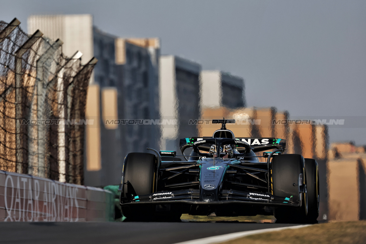 GP CINA, George Russell (GBR) Mercedes AMG F1 W16.

21.03.2025. Formula 1 World Championship, Rd 2, Chinese Grand Prix, Shanghai, China, Sprint Qualifiche Day.

- www.xpbimages.com, EMail: requests@xpbimages.com © Copyright: Bearne / XPB Images