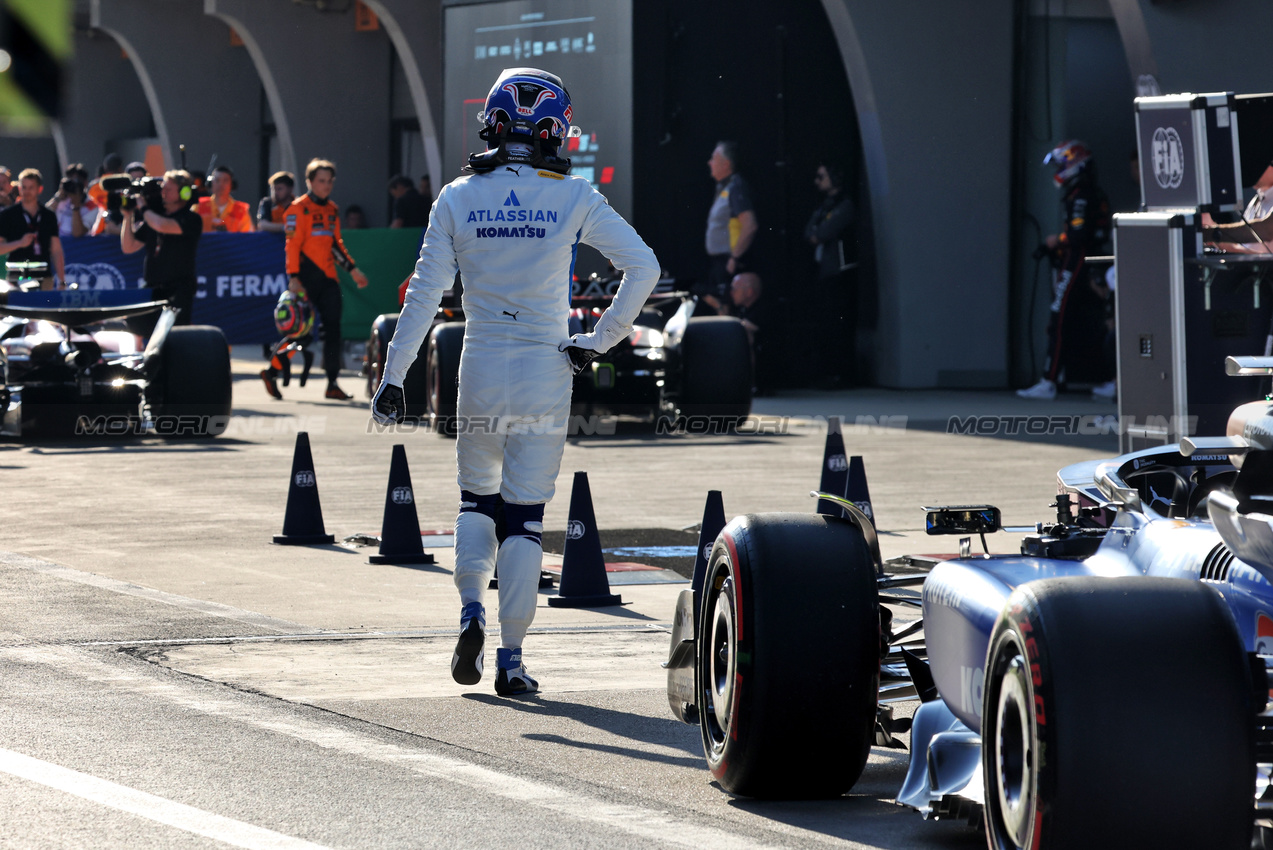 GP CINA, Alexander Albon (THA) Atlassian Williams Racing FW47 in Sprint Qualifiche parc ferme.

21.03.2025. Formula 1 World Championship, Rd 2, Chinese Grand Prix, Shanghai, China, Sprint Qualifiche Day.

- www.xpbimages.com, EMail: requests@xpbimages.com © Copyright: Bearne / XPB Images
