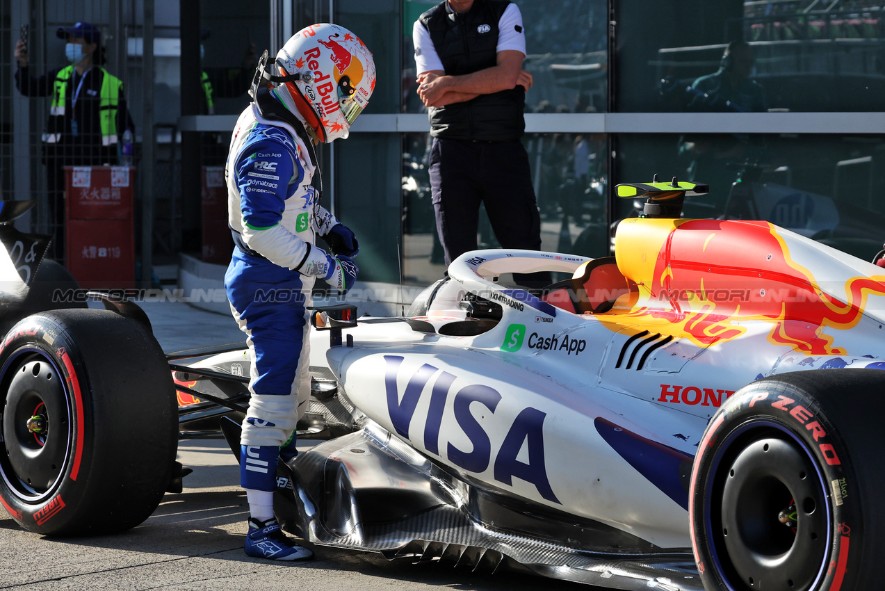 GP CINA, Yuki Tsunoda (JPN) Racing Bulls VCARB 02 in Sprint Qualifiche parc ferme.

21.03.2025. Formula 1 World Championship, Rd 2, Chinese Grand Prix, Shanghai, China, Sprint Qualifiche Day.

- www.xpbimages.com, EMail: requests@xpbimages.com © Copyright: Bearne / XPB Images