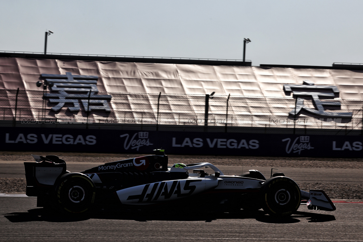 GP CINA, Oliver Bearman (GBR) Haas VF-25.

21.03.2025. Formula 1 World Championship, Rd 2, Chinese Grand Prix, Shanghai, China, Sprint Qualifiche Day.

- www.xpbimages.com, EMail: requests@xpbimages.com © Copyright: Moy / XPB Images
