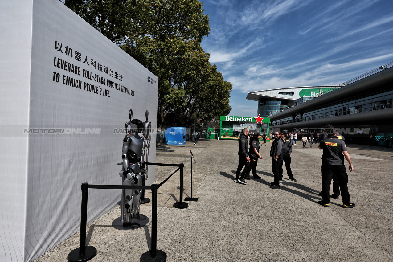 GP CINA, Paddock Atmosfera - Robots.

21.03.2025. Formula 1 World Championship, Rd 2, Chinese Grand Prix, Shanghai, China, Sprint Qualifiche Day.

- www.xpbimages.com, EMail: requests@xpbimages.com © Copyright: Moy / XPB Images