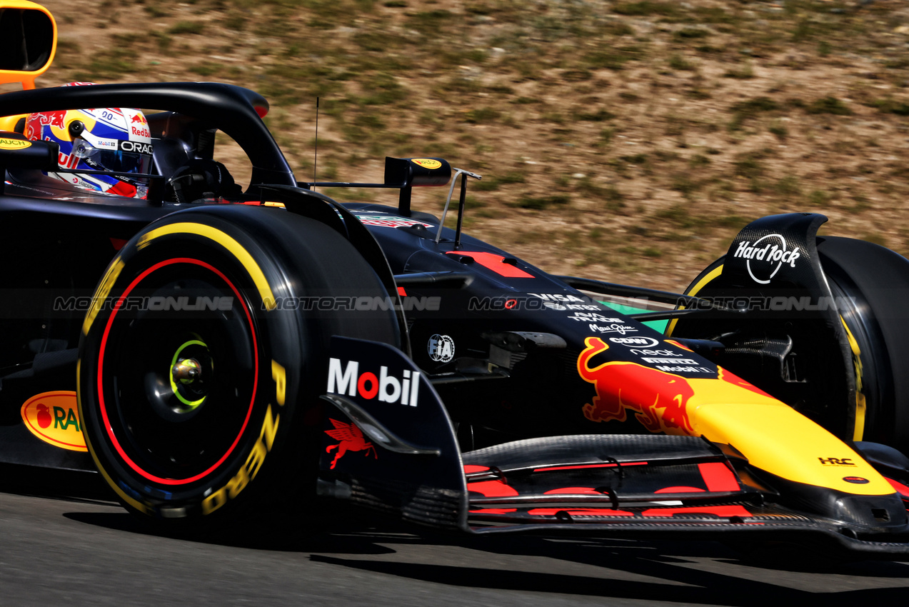 GP CINA, Max Verstappen (NLD) Red Bull Racing RB21.

21.03.2025. Formula 1 World Championship, Rd 2, Chinese Grand Prix, Shanghai, China, Sprint Qualifiche Day.

- www.xpbimages.com, EMail: requests@xpbimages.com © Copyright: Charniaux / XPB Images