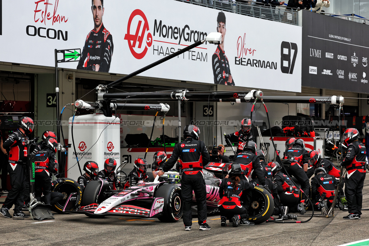 GP GIAPPONE, Oliver Bearman (GBR) Haas VF-25 makes a pit stop.

06.04.2025. Formula 1 World Championship, Rd 3, Japanese Grand Prix, Suzuka, Japan, Gara Day.

- www.xpbimages.com, EMail: requests@xpbimages.com © Copyright: Moy / XPB Images