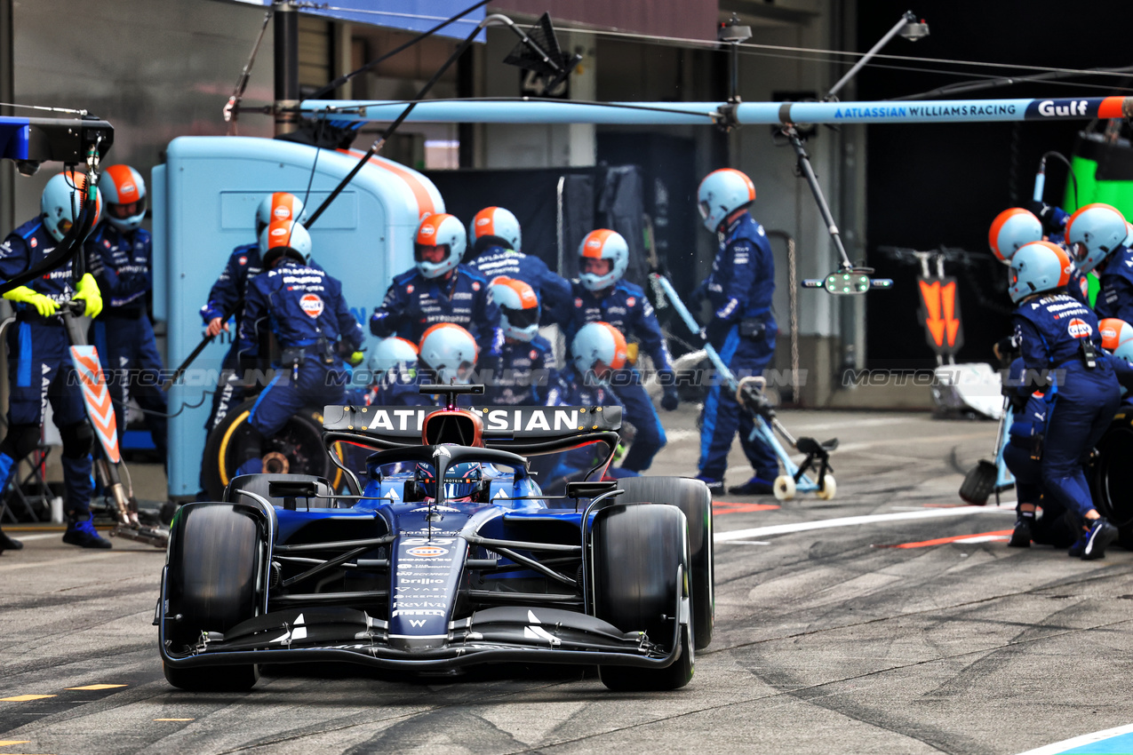 GP GIAPPONE, Alexander Albon (THA) Atlassian Williams Racing FW47 makes a pit stop.

06.04.2025. Formula 1 World Championship, Rd 3, Japanese Grand Prix, Suzuka, Japan, Gara Day.

- www.xpbimages.com, EMail: requests@xpbimages.com © Copyright: Moy / XPB Images