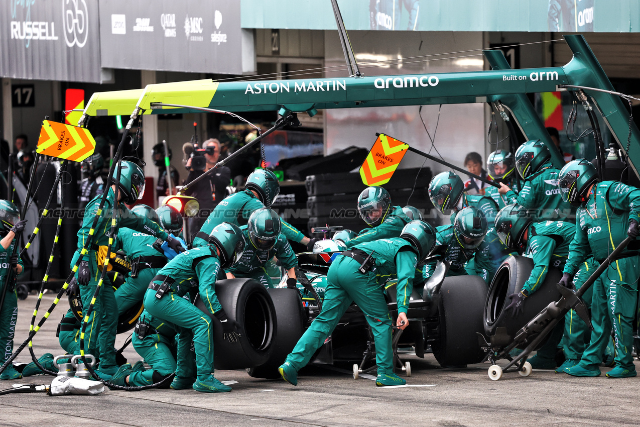 GP GIAPPONE, Lance Stroll (CDN) Aston Martin F1 Team AMR25 makes a pit stop.

06.04.2025. Formula 1 World Championship, Rd 3, Japanese Grand Prix, Suzuka, Japan, Gara Day.

- www.xpbimages.com, EMail: requests@xpbimages.com © Copyright: Batchelor / XPB Images