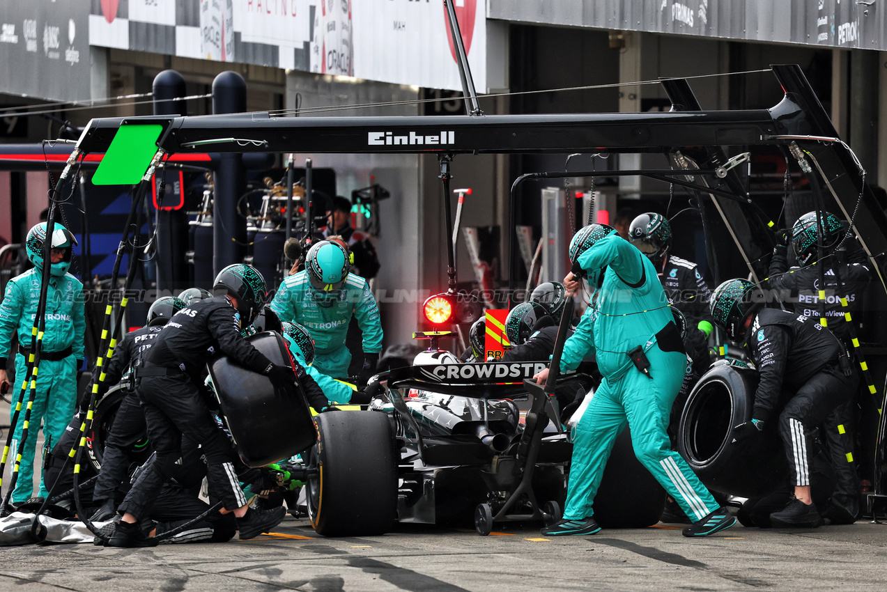 GP GIAPPONE, Andrea Kimi Antonelli (ITA) Mercedes AMG F1 W16 makes a pit stop.

06.04.2025. Formula 1 World Championship, Rd 3, Japanese Grand Prix, Suzuka, Japan, Gara Day.

- www.xpbimages.com, EMail: requests@xpbimages.com © Copyright: Batchelor / XPB Images