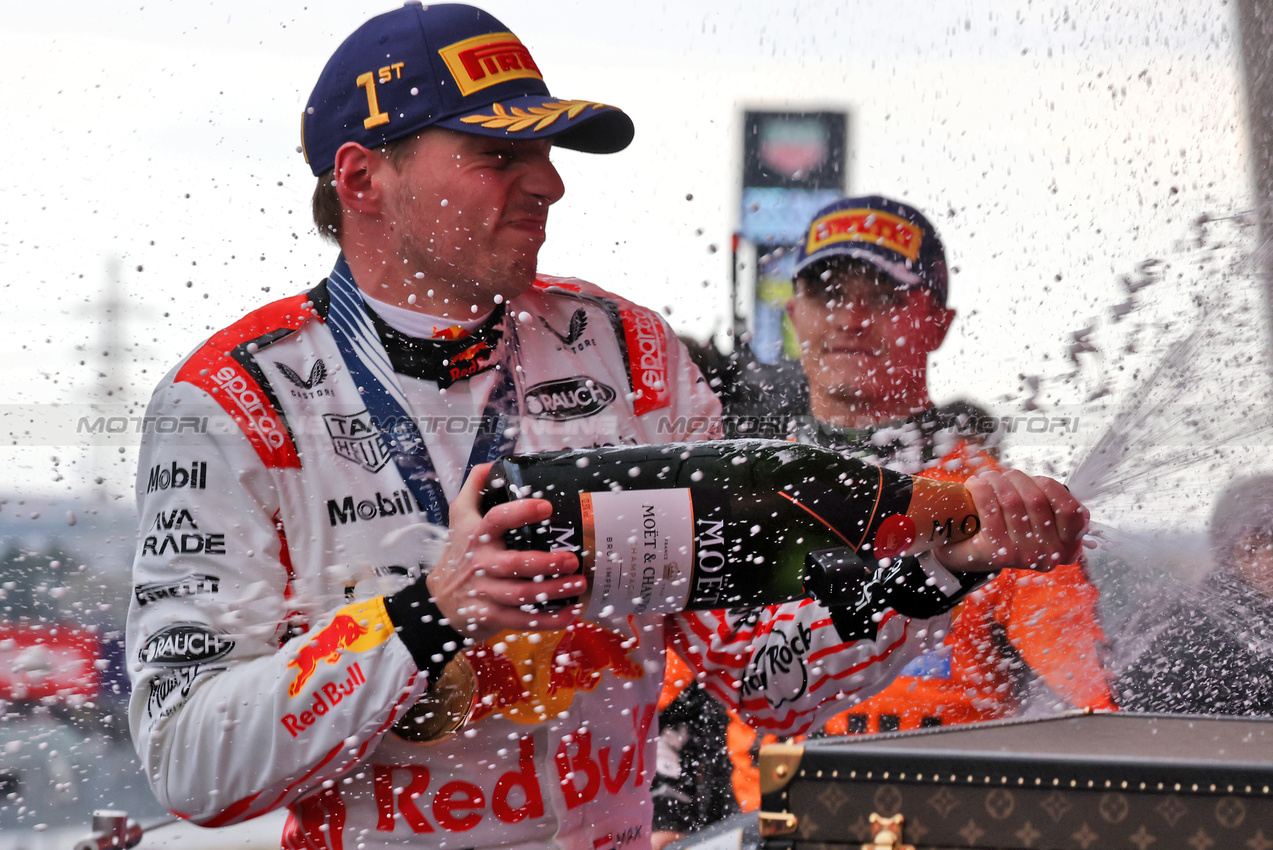 GP GIAPPONE, Gara winner Max Verstappen (NLD) Red Bull Racing celebrates on the podium.

06.04.2025. Formula 1 World Championship, Rd 3, Japanese Grand Prix, Suzuka, Japan, Gara Day.

- www.xpbimages.com, EMail: requests@xpbimages.com © Copyright: Moy / XPB Images