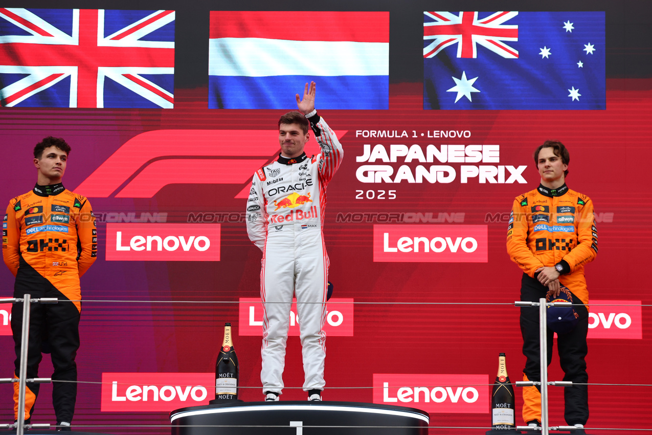 GP GIAPPONE, 1st place Max Verstappen (NLD) Red Bull Racing RB21 with 2nd place Lando Norris (GBR) McLaren MCL39 e 3rd place Oscar Piastri (AUS) McLaren.
06.04.2025. Formula 1 World Championship, Rd 3, Japanese Grand Prix, Suzuka, Japan, Gara Day.
- www.xpbimages.com, EMail: requests@xpbimages.com © Copyright: Batchelor / XPB Images