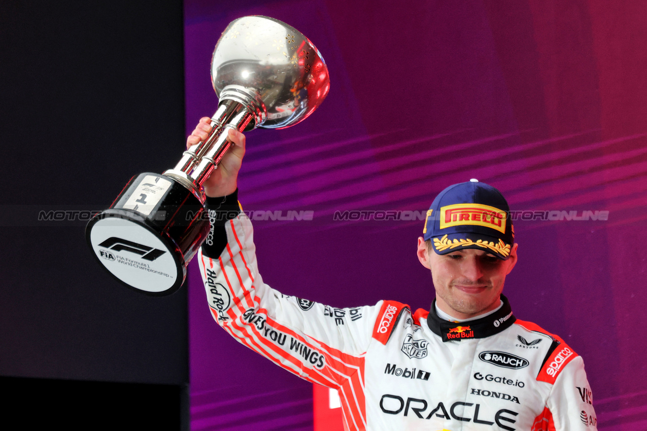 GP GIAPPONE, Gara winner Max Verstappen (NLD) Red Bull Racing celebrates on the podium.

06.04.2025. Formula 1 World Championship, Rd 3, Japanese Grand Prix, Suzuka, Japan, Gara Day.

 - www.xpbimages.com, EMail: requests@xpbimages.com © Copyright: Coates / XPB Images