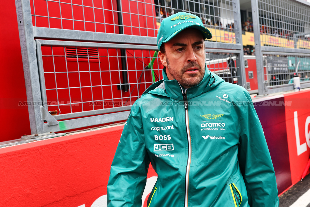 GP GIAPPONE, Fernando Alonso (ESP) Aston Martin F1 Team on the grid.

06.04.2025. Formula 1 World Championship, Rd 3, Japanese Grand Prix, Suzuka, Japan, Gara Day.

- www.xpbimages.com, EMail: requests@xpbimages.com © Copyright: Batchelor / XPB Images