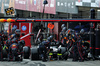 GP GIAPPONE, Yuki Tsunoda (JPN) Red Bull Racing RB21 makes a pit stop.

06.04.2025. Formula 1 World Championship, Rd 3, Japanese Grand Prix, Suzuka, Japan, Gara Day.

- www.xpbimages.com, EMail: requests@xpbimages.com © Copyright: Moy / XPB Images