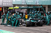 GP GIAPPONE, Fernando Alonso (ESP) Aston Martin F1 Team AMR25 makes a pit stop.

06.04.2025. Formula 1 World Championship, Rd 3, Japanese Grand Prix, Suzuka, Japan, Gara Day.

- www.xpbimages.com, EMail: requests@xpbimages.com © Copyright: Moy / XPB Images