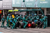 GP GIAPPONE, Fernando Alonso (ESP) Aston Martin F1 Team AMR25 makes a pit stop.

06.04.2025. Formula 1 World Championship, Rd 3, Japanese Grand Prix, Suzuka, Japan, Gara Day.

- www.xpbimages.com, EMail: requests@xpbimages.com © Copyright: Moy / XPB Images