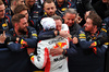 GP GIAPPONE, Gara winner Max Verstappen (NLD) Red Bull Racing celebrates with Christian Horner (GBR) Red Bull Racing Team Principal e the team in parc ferme.

06.04.2025. Formula 1 World Championship, Rd 3, Japanese Grand Prix, Suzuka, Japan, Gara Day.

- www.xpbimages.com, EMail: requests@xpbimages.com © Copyright: Moy / XPB Images