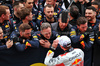 GP GIAPPONE, Gara winner Max Verstappen (NLD) Red Bull Racing celebrates with Raymond Vermeulen (NLD) Driver Manager; Christian Horner (GBR) Red Bull Racing Team Principal e the team in parc ferme.

06.04.2025. Formula 1 World Championship, Rd 3, Japanese Grand Prix, Suzuka, Japan, Gara Day.

- www.xpbimages.com, EMail: requests@xpbimages.com © Copyright: Moy / XPB Images