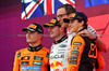 GP GIAPPONE, The podium (L to R): Lando Norris (GBR) McLaren, second; Max Verstappen (NLD) Red Bull Racing, vincitore; Hugh Bird (GBR) Red Bull Racing Suspension Group Team Leader; Oscar Piastri (AUS) McLaren, third.

06.04.2025. Formula 1 World Championship, Rd 3, Japanese Grand Prix, Suzuka, Japan, Gara Day.

 - www.xpbimages.com, EMail: requests@xpbimages.com © Copyright: Coates / XPB Images