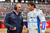 GP GIAPPONE, Alexander Albon (THA) Atlassian Williams Racing with James Urwin (GBR) Atlassian Williams Racing Gara Engineer on the grid.

06.04.2025. Formula 1 World Championship, Rd 3, Japanese Grand Prix, Suzuka, Japan, Gara Day.

- www.xpbimages.com, EMail: requests@xpbimages.com © Copyright: Batchelor / XPB Images