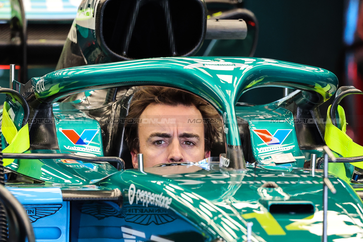 GP GIAPPONE, Fernando Alonso (ESP), Aston Martin Racing 
03.04.2025. Formula 1 World Championship, Rd 3, Japanese Grand Prix, Suzuka, Japan, Preparation Day.
- www.xpbimages.com, EMail: requests@xpbimages.com © Copyright: Charniaux / XPB Images