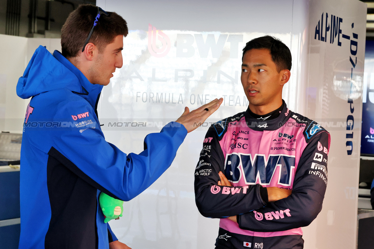 GP GIAPPONE, (L to R): Jack Doohan (AUS) Alpine F1 Team with Ryo Hirakawa (JPN) Alpine F1 Team Reserve Driver.

03.04.2025. Formula 1 World Championship, Rd 3, Japanese Grand Prix, Suzuka, Japan, Preparation Day.

- www.xpbimages.com, EMail: requests@xpbimages.com © Copyright: Moy / XPB Images