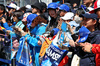 GP GIAPPONE, Circuit Atmosfera - Carlos Sainz (ESP) Atlassian Williams Racing fans in the pits.

03.04.2025. Formula 1 World Championship, Rd 3, Japanese Grand Prix, Suzuka, Japan, Preparation Day.

- www.xpbimages.com, EMail: requests@xpbimages.com © Copyright: Moy / XPB Images