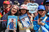 GP GIAPPONE, Circuit Atmosfera - Carlos Sainz (ESP) Atlassian Williams Racing fans in the pits.

03.04.2025. Formula 1 World Championship, Rd 3, Japanese Grand Prix, Suzuka, Japan, Preparation Day.

- www.xpbimages.com, EMail: requests@xpbimages.com © Copyright: Moy / XPB Images