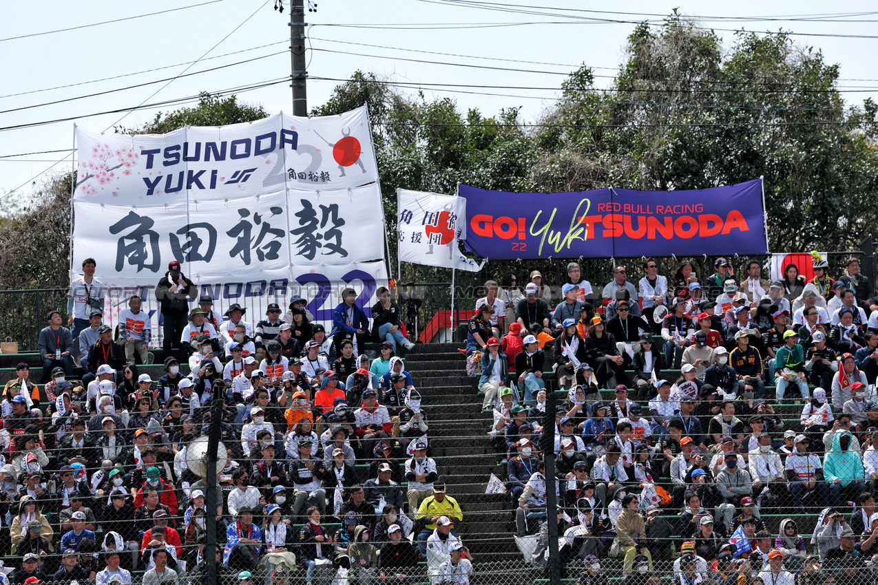 GP GIAPPONE, Circuit Atmosfera - fans in the grandstand.

05.04.2025. Formula 1 World Championship, Rd 3, Japanese Grand Prix, Suzuka, Japan, Qualifiche Day.

- www.xpbimages.com, EMail: requests@xpbimages.com © Copyright: Batchelor / XPB Images