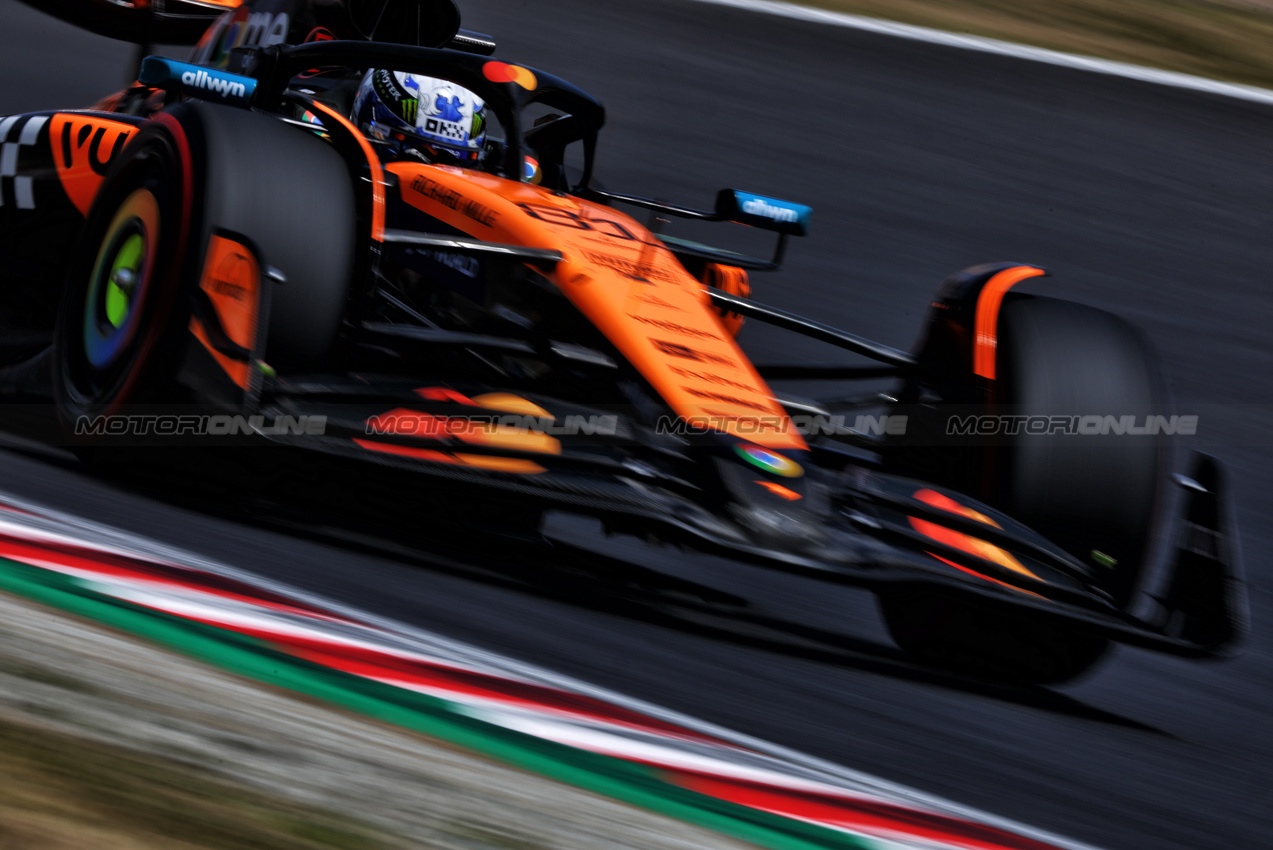 GP GIAPPONE, Oscar Piastri (AUS) McLaren MCL39.

05.04.2025. Formula 1 World Championship, Rd 3, Japanese Grand Prix, Suzuka, Japan, Qualifiche Day.

- www.xpbimages.com, EMail: requests@xpbimages.com © Copyright: Charniaux / XPB Images
