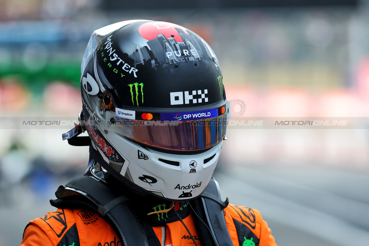GP GIAPPONE, Oscar Piastri (AUS) McLaren in qualifying parc ferme.

05.04.2025. Formula 1 World Championship, Rd 3, Japanese Grand Prix, Suzuka, Japan, Qualifiche Day.

- www.xpbimages.com, EMail: requests@xpbimages.com © Copyright: Charniaux / XPB Images