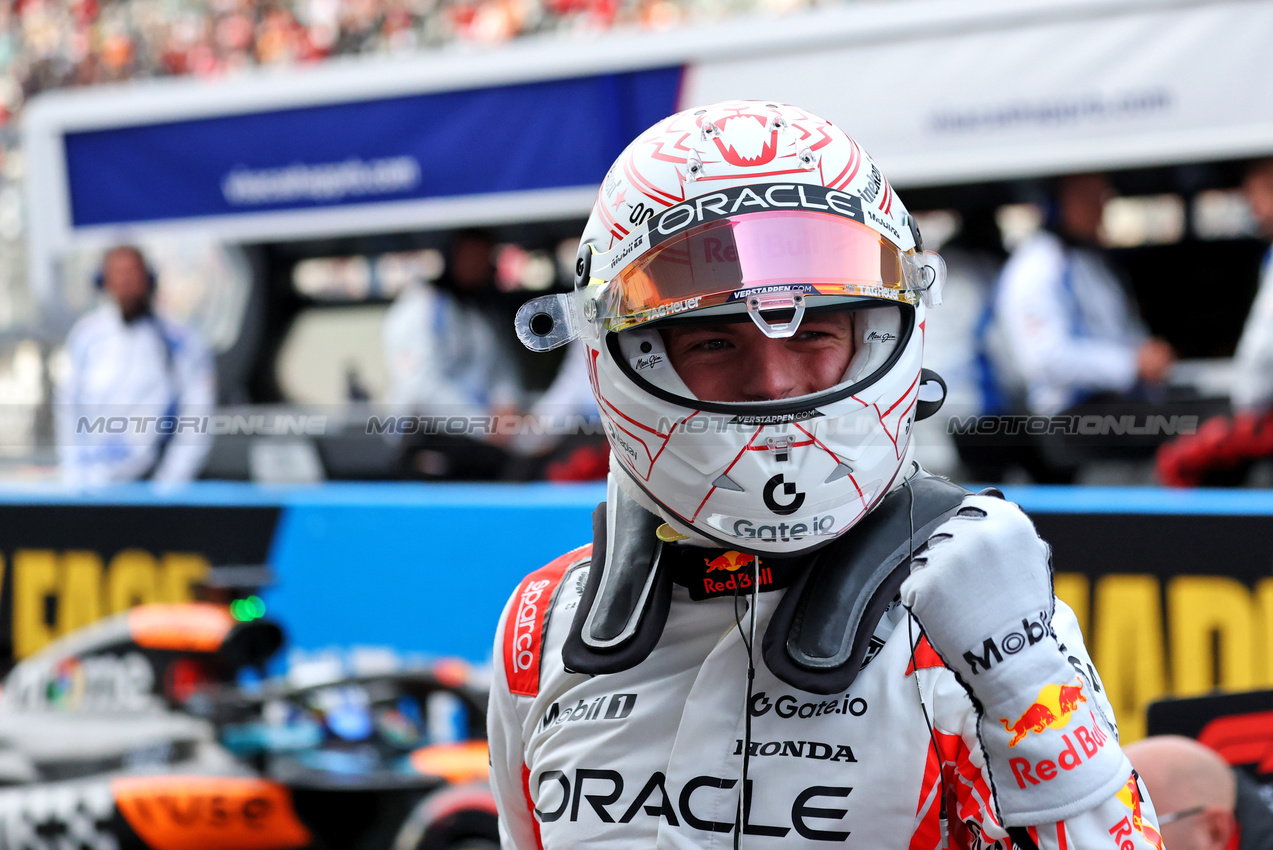GP GIAPPONE, Max Verstappen (NLD) Red Bull Racing celebrates his pole position in qualifying parc ferme.

05.04.2025. Formula 1 World Championship, Rd 3, Japanese Grand Prix, Suzuka, Japan, Qualifiche Day.

- www.xpbimages.com, EMail: requests@xpbimages.com © Copyright: Charniaux / XPB Images