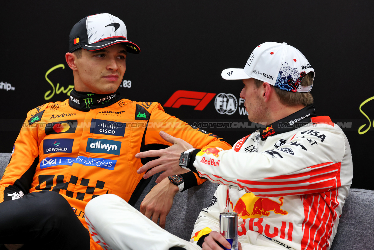 GP GIAPPONE, (L to R): Lando Norris (GBR) McLaren e Max Verstappen (NLD) Red Bull Racing in the post qualifying FIA Press Conference.

05.04.2025. Formula 1 World Championship, Rd 3, Japanese Grand Prix, Suzuka, Japan, Qualifiche Day.

- www.xpbimages.com, EMail: requests@xpbimages.com © Copyright: Moy / XPB Images
