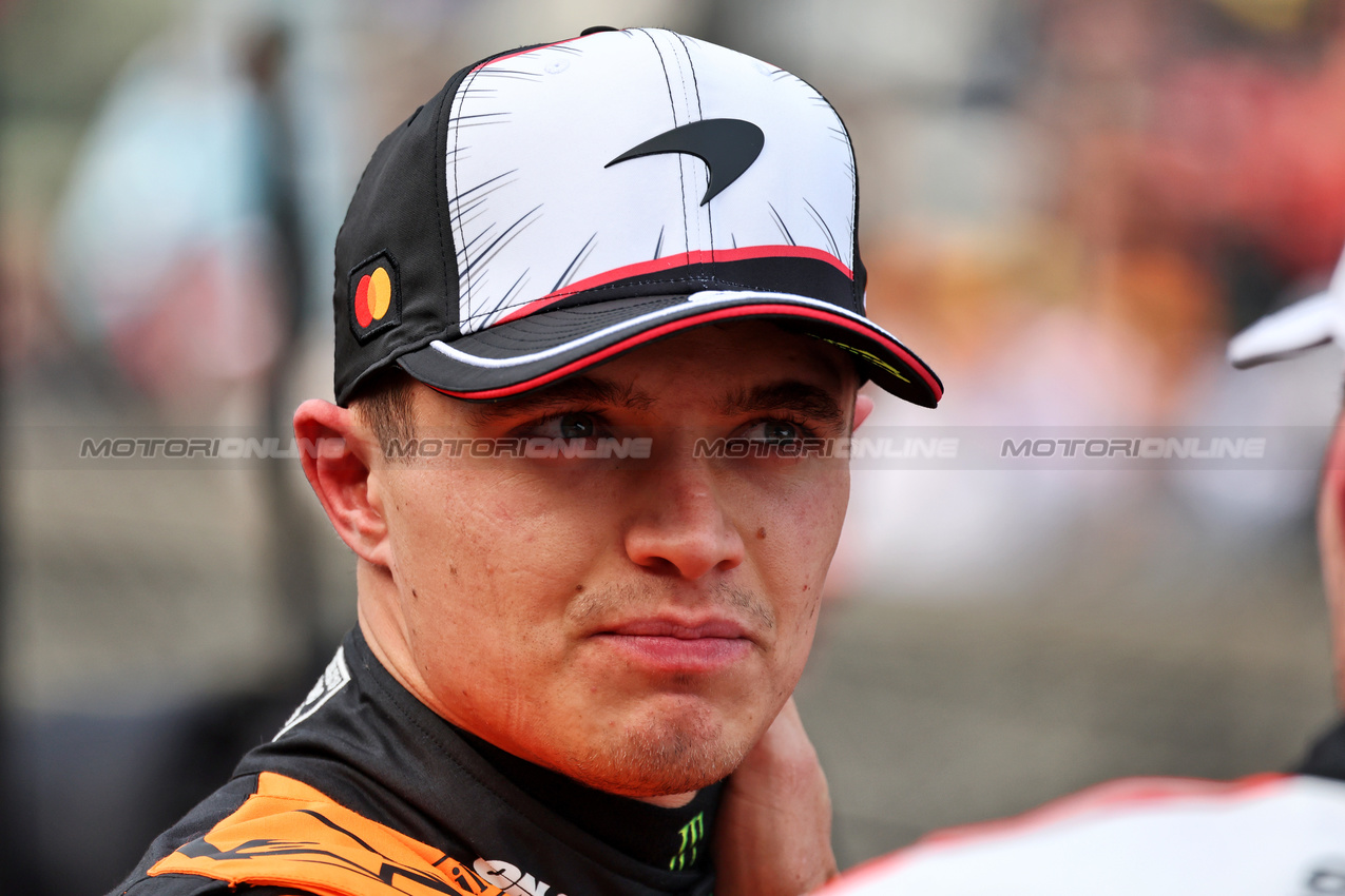 GP GIAPPONE, Lando Norris (GBR) McLaren in qualifying parc ferme.

05.04.2025. Formula 1 World Championship, Rd 3, Japanese Grand Prix, Suzuka, Japan, Qualifiche Day.

- www.xpbimages.com, EMail: requests@xpbimages.com © Copyright: Moy / XPB Images