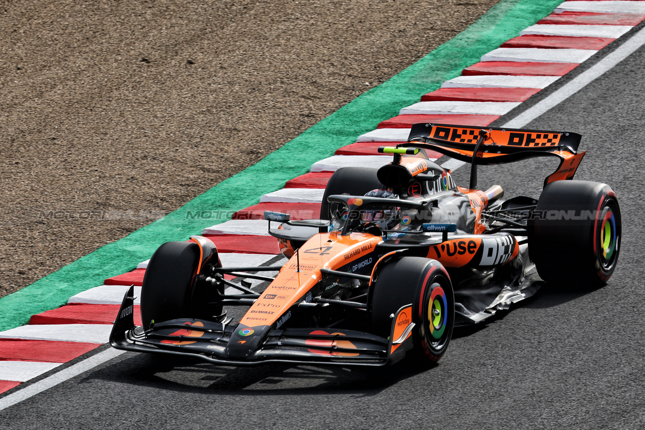 GP GIAPPONE, Lando Norris (GBR) McLaren MCL39.

05.04.2025. Formula 1 World Championship, Rd 3, Japanese Grand Prix, Suzuka, Japan, Qualifiche Day.

- www.xpbimages.com, EMail: requests@xpbimages.com © Copyright: Moy / XPB Images
