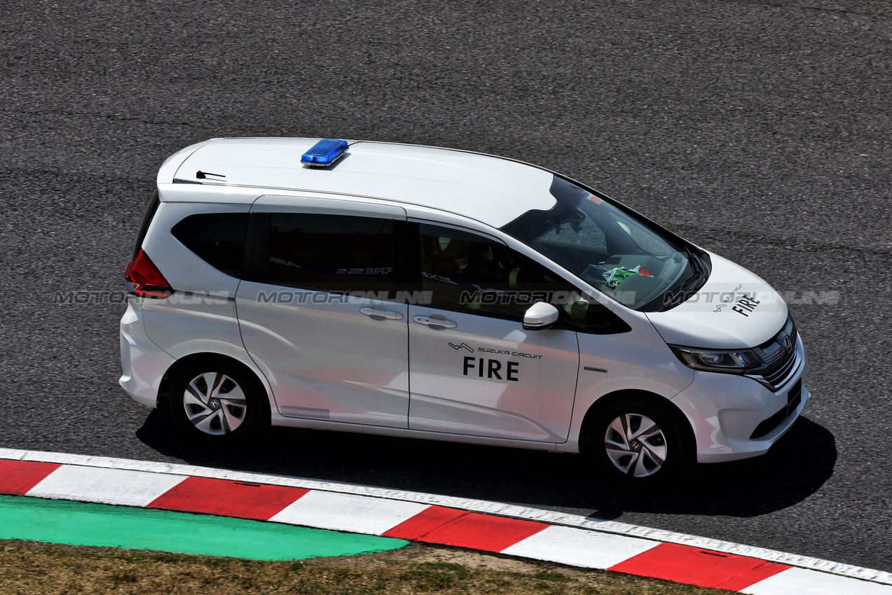 GP GIAPPONE, Fire vehicle on the circuit.

05.04.2025. Formula 1 World Championship, Rd 3, Japanese Grand Prix, Suzuka, Japan, Qualifiche Day.

- www.xpbimages.com, EMail: requests@xpbimages.com © Copyright: Moy / XPB Images