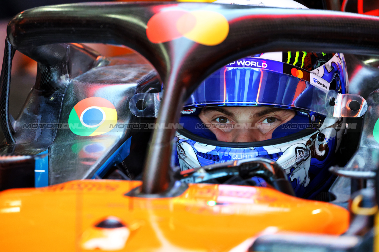 GP GIAPPONE, Oscar Piastri (AUS) McLaren MCL39.

04.04.2025. Formula 1 World Championship, Rd 3, Japanese Grand Prix, Suzuka, Japan, Practice Day.

- www.xpbimages.com, EMail: requests@xpbimages.com © Copyright: Batchelor / XPB Images