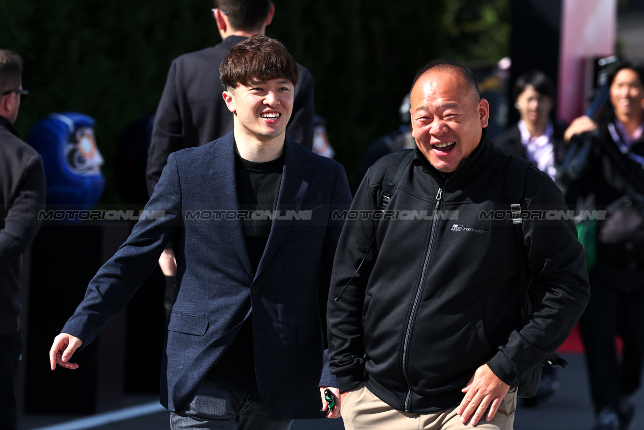GP GIAPPONE, (L to R): Daisuke Hasegawa (JPN) Buzz X Limited CEO e Ritomo Miyata (JPN).

04.04.2025. Formula 1 World Championship, Rd 3, Japanese Grand Prix, Suzuka, Japan, Practice Day.

- www.xpbimages.com, EMail: requests@xpbimages.com © Copyright: Moy / XPB Images