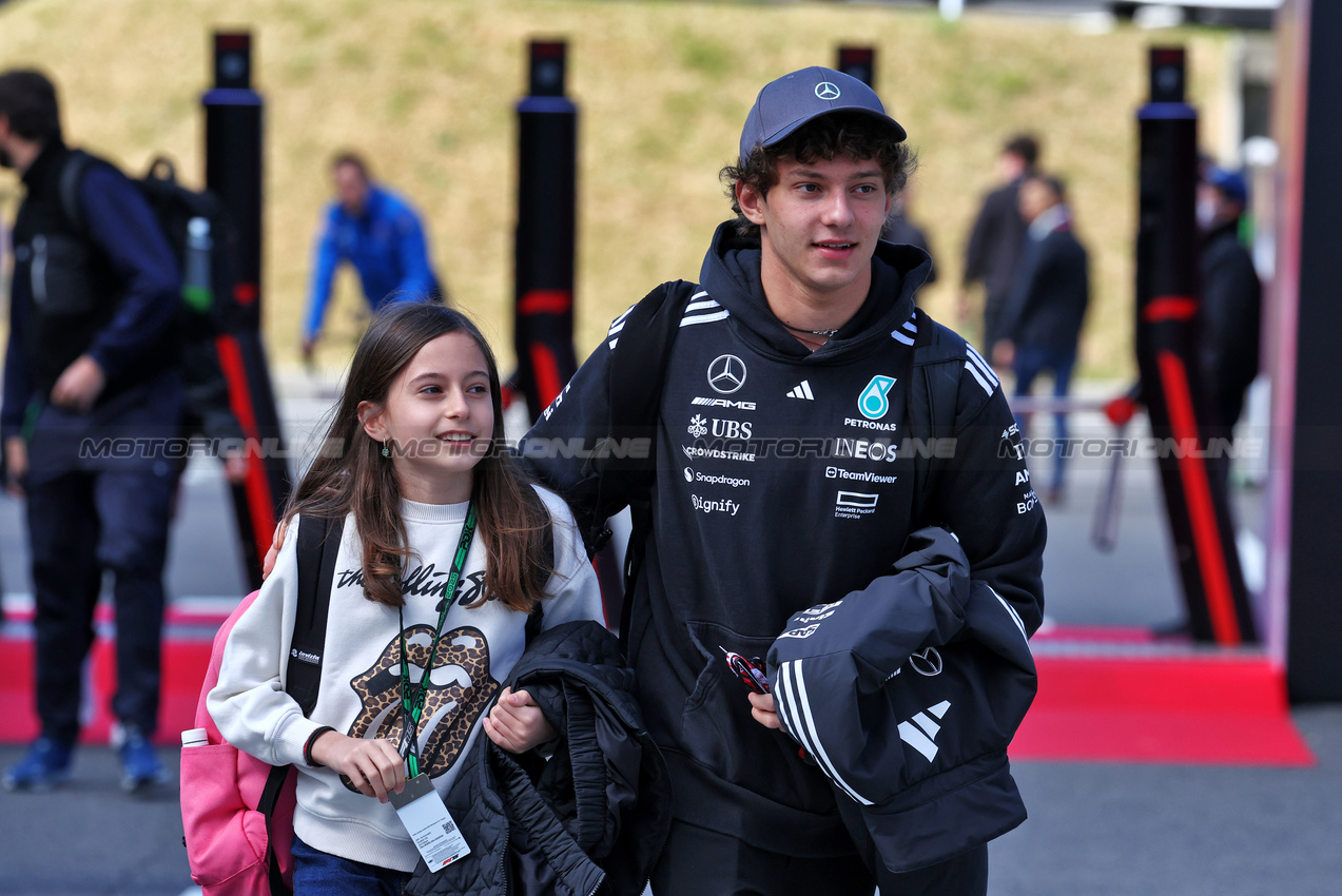 GP GIAPPONE, Andrea Kimi Antonelli (ITA) Mercedes AMG F1 (Right) with his sister Maggie Antonelli (ITA).

04.04.2025. Formula 1 World Championship, Rd 3, Japanese Grand Prix, Suzuka, Japan, Practice Day.

- www.xpbimages.com, EMail: requests@xpbimages.com © Copyright: Moy / XPB Images