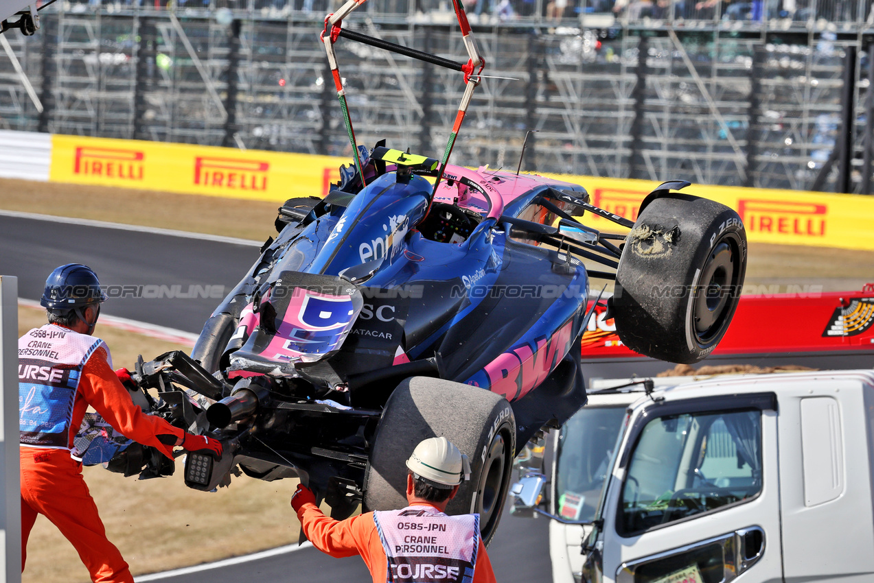 GP GIAPPONE, The damaged Alpine F1 Team A525 of Jack Doohan (AUS) is removed from the circuit after he crashed in the second practice session.

04.04.2025. Formula 1 World Championship, Rd 3, Japanese Grand Prix, Suzuka, Japan, Practice Day.

- www.xpbimages.com, EMail: requests@xpbimages.com © Copyright: Moy / XPB Images