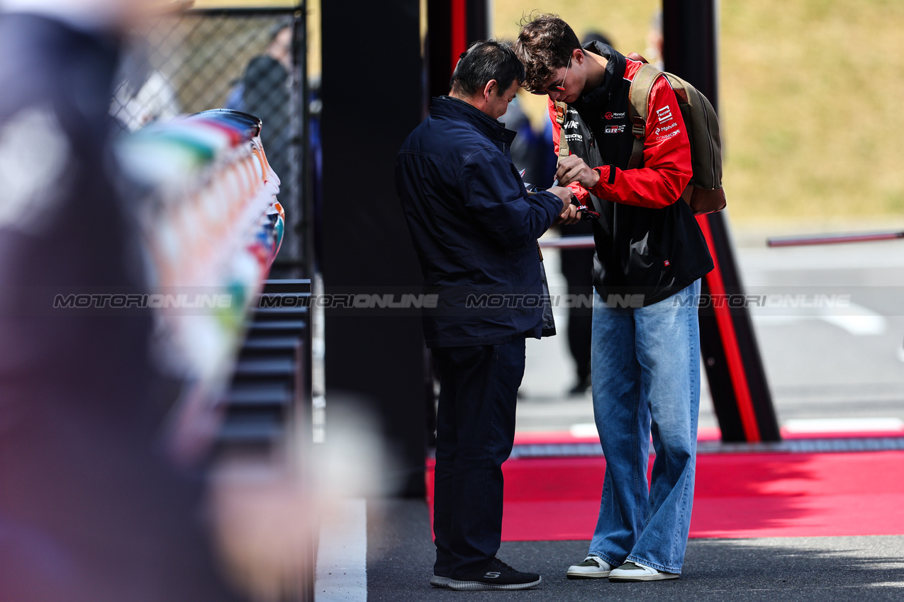 GP GIAPPONE, Oliver Bearman (GBR), Haas F1 Team 
04.04.2025. Formula 1 World Championship, Rd 3, Japanese Grand Prix, Suzuka, Japan, Practice Day.
- www.xpbimages.com, EMail: requests@xpbimages.com © Copyright: Charniaux / XPB Images