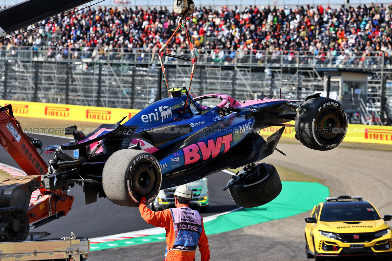 GP GIAPPONE, The damaged Alpine F1 Team A525 of Jack Doohan (AUS) is removed from the circuit after he crashed in the second practice session.

04.04.2025. Formula 1 World Championship, Rd 3, Japanese Grand Prix, Suzuka, Japan, Practice Day.

- www.xpbimages.com, EMail: requests@xpbimages.com © Copyright: Moy / XPB Images