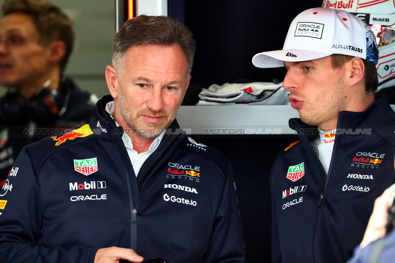 GP GIAPPONE, (L to R): Christian Horner (GBR) Red Bull Racing Team Principal with Max Verstappen (NLD) Red Bull Racing.

04.04.2025. Formula 1 World Championship, Rd 3, Japanese Grand Prix, Suzuka, Japan, Practice Day.

- www.xpbimages.com, EMail: requests@xpbimages.com © Copyright: Batchelor / XPB Images