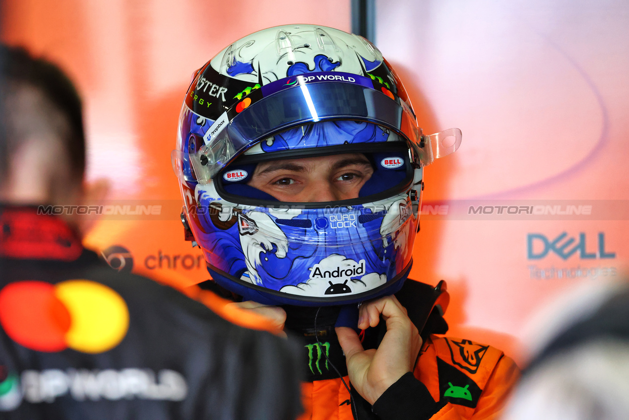 GP GIAPPONE, Oscar Piastri (AUS) McLaren.

04.04.2025. Formula 1 World Championship, Rd 3, Japanese Grand Prix, Suzuka, Japan, Practice Day.

- www.xpbimages.com, EMail: requests@xpbimages.com © Copyright: Batchelor / XPB Images