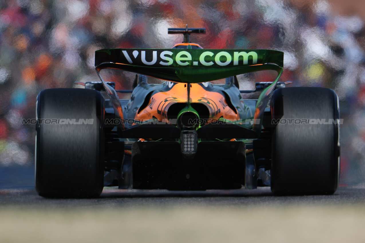 GP GIAPPONE, Oscar Piastri (AUS) McLaren MCL39.

04.04.2025. Formula 1 World Championship, Rd 3, Japanese Grand Prix, Suzuka, Japan, Practice Day.

 - www.xpbimages.com, EMail: requests@xpbimages.com © Copyright: Coates / XPB Images