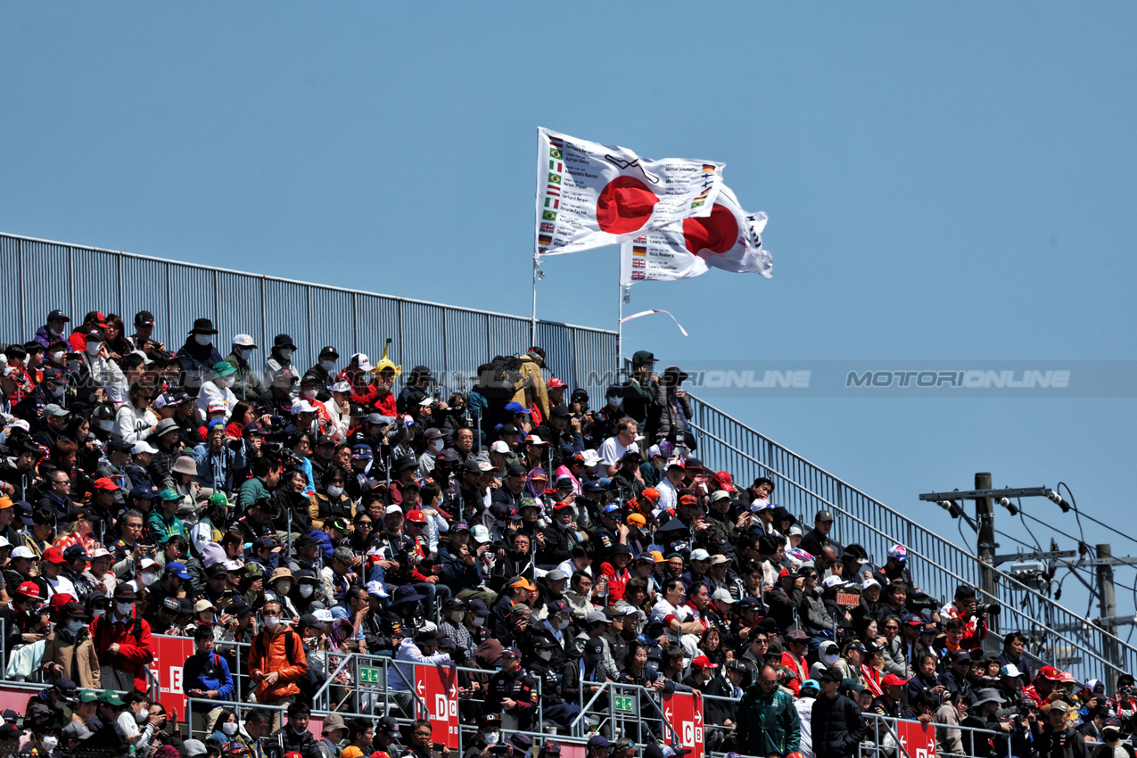 GP GIAPPONE, Circuit Atmosfera - fans in the grandstand.

04.04.2025. Formula 1 World Championship, Rd 3, Japanese Grand Prix, Suzuka, Japan, Practice Day.

- www.xpbimages.com, EMail: requests@xpbimages.com © Copyright: Moy / XPB Images