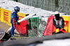 GP GIAPPONE, The clear-up operation begins at the tyre barriers after Jack Doohan (AUS) Alpine F1 Team crashed in the second practice session.

04.04.2025. Formula 1 World Championship, Rd 3, Japanese Grand Prix, Suzuka, Japan, Practice Day.

- www.xpbimages.com, EMail: requests@xpbimages.com © Copyright: Moy / XPB Images