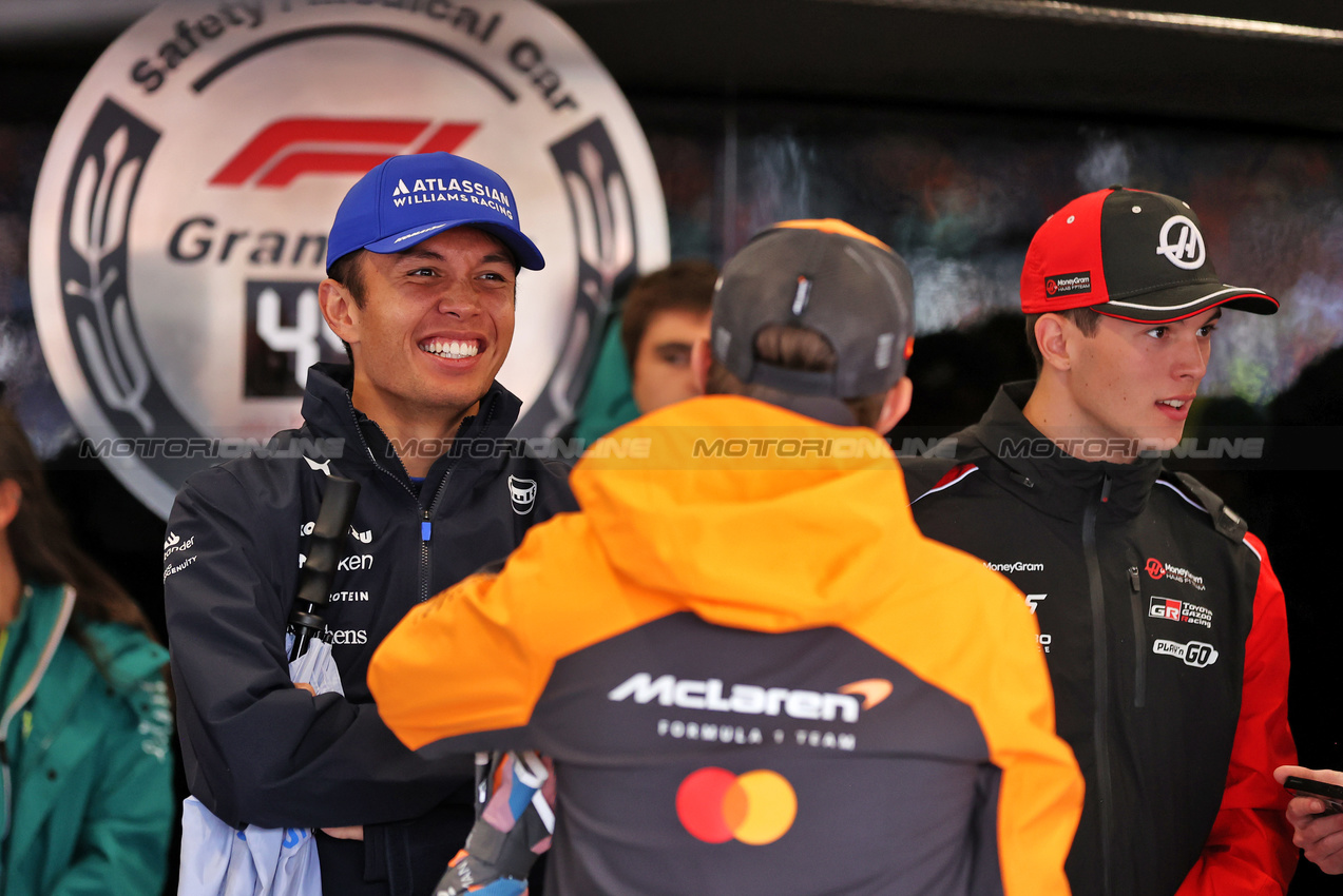 GP GRAN BRETAGNA, Alexander Albon (THA) Atlassian Williams Racing on the drivers' parade.

06.07.2025. Formula 1 World Championship, Rd 12, British Grand Prix, Silverstone, England, Gara Day.

- www.xpbimages.com, EMail: requests@xpbimages.com © Copyright: Davenport / XPB Images
